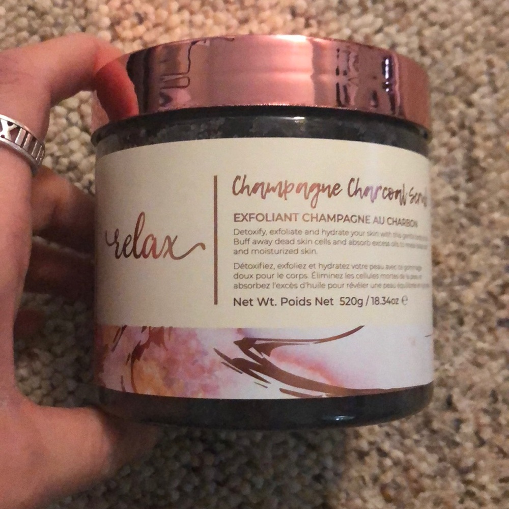 Manna Kadar Relax Champagne Charcoal Scrub